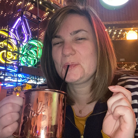 Meet your Posher, Christina - Picture 3 of 16